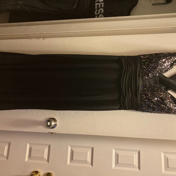 Black Lowcut Evening Gown - Picture 2 of 3